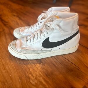 Nike Blazer Mid ‘77 w9/m7.5
